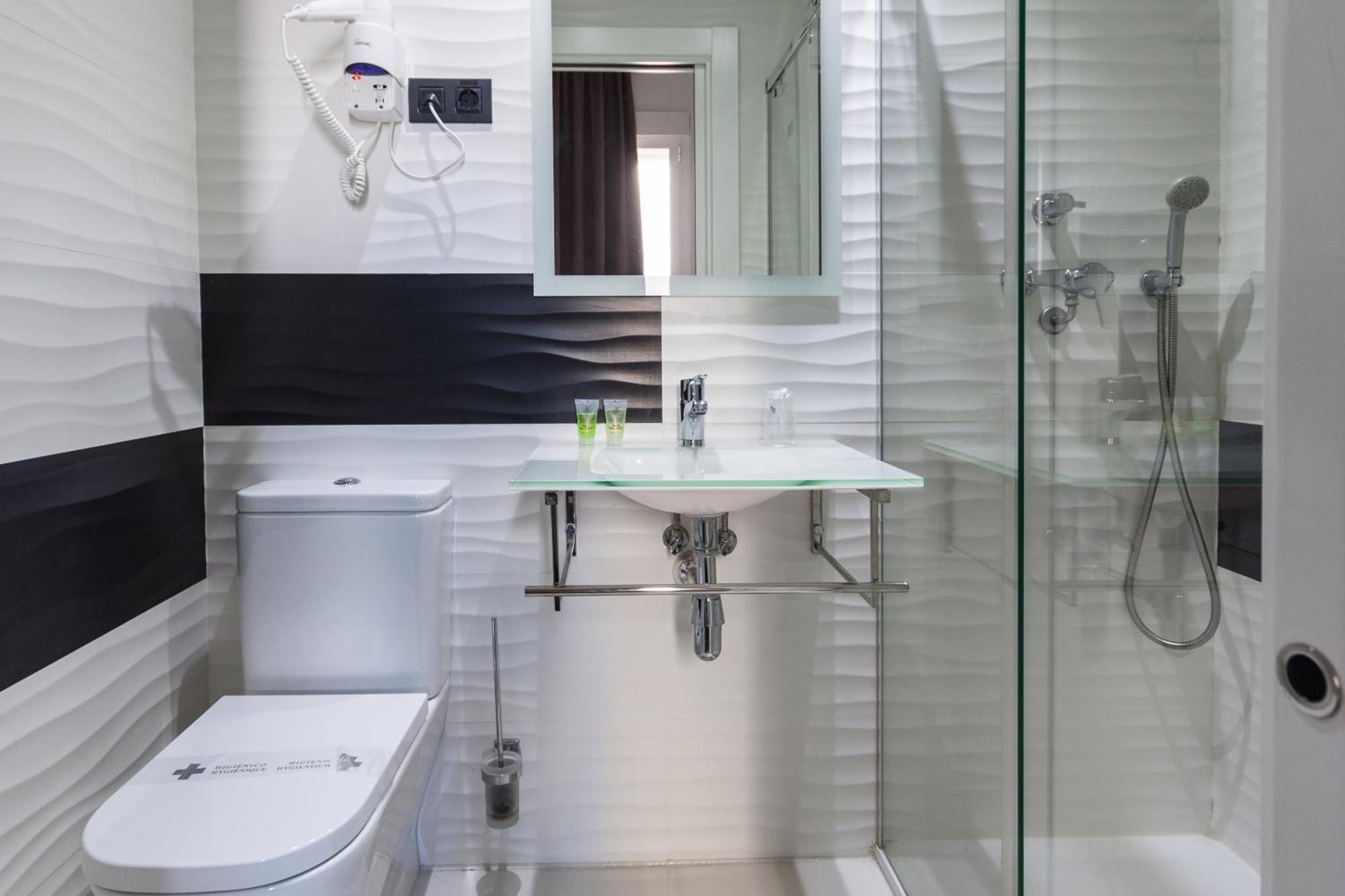 Hostal Gran Via 44 Мадрид Екстериор снимка