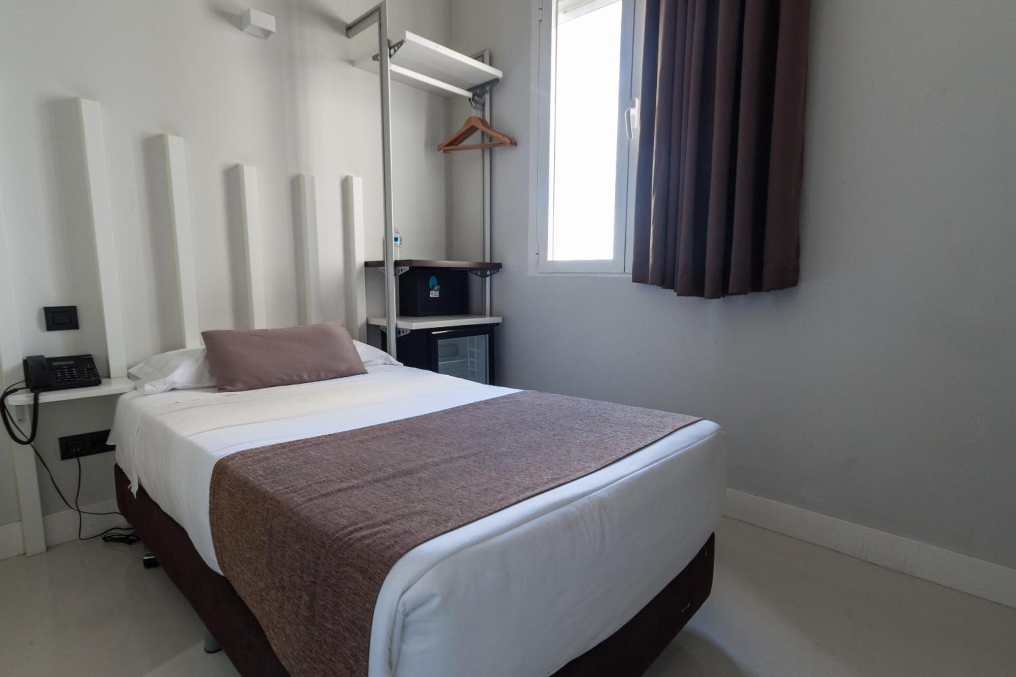 Hostal Gran Via 44 Мадрид Екстериор снимка