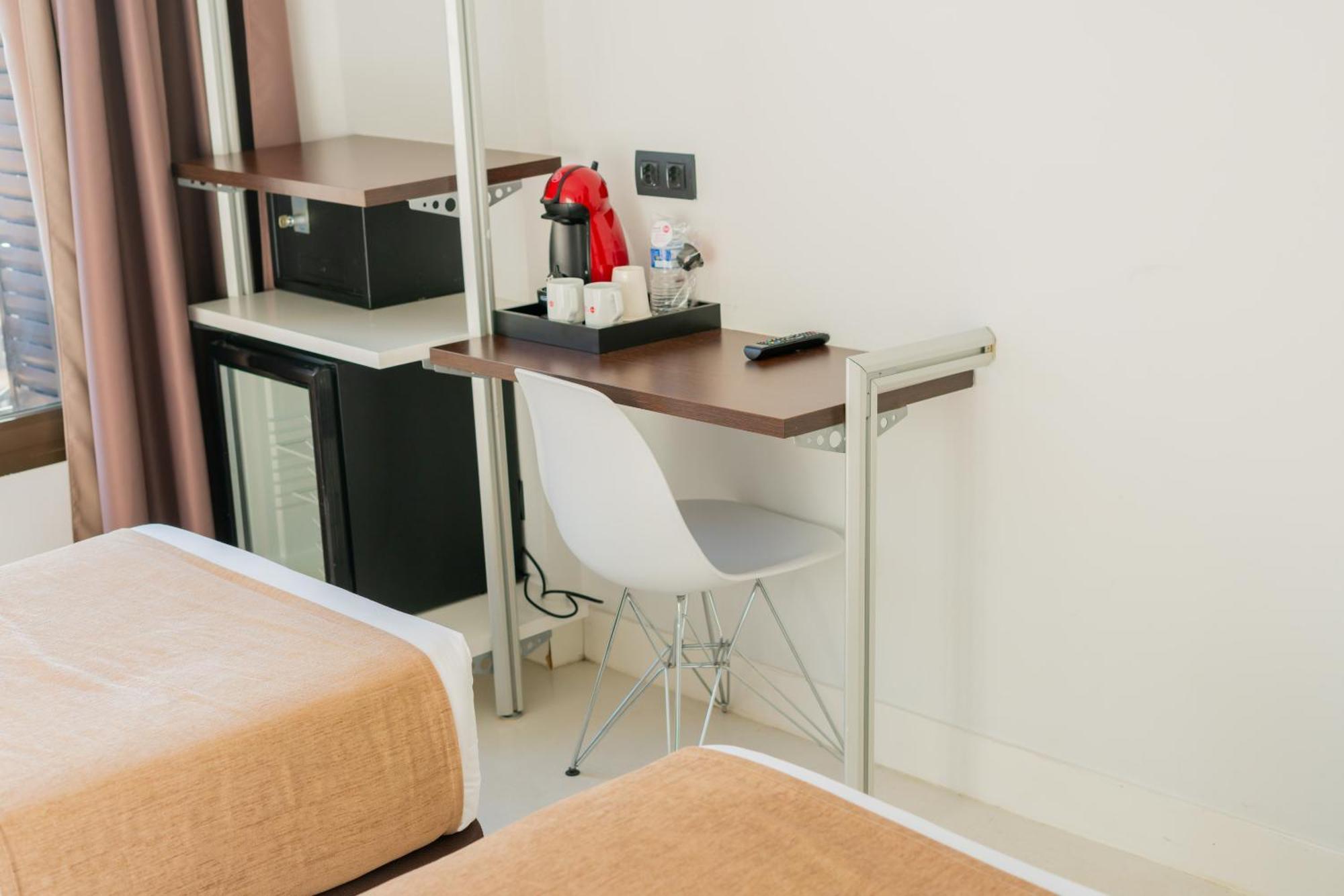 Hostal Gran Via 44 Мадрид Екстериор снимка