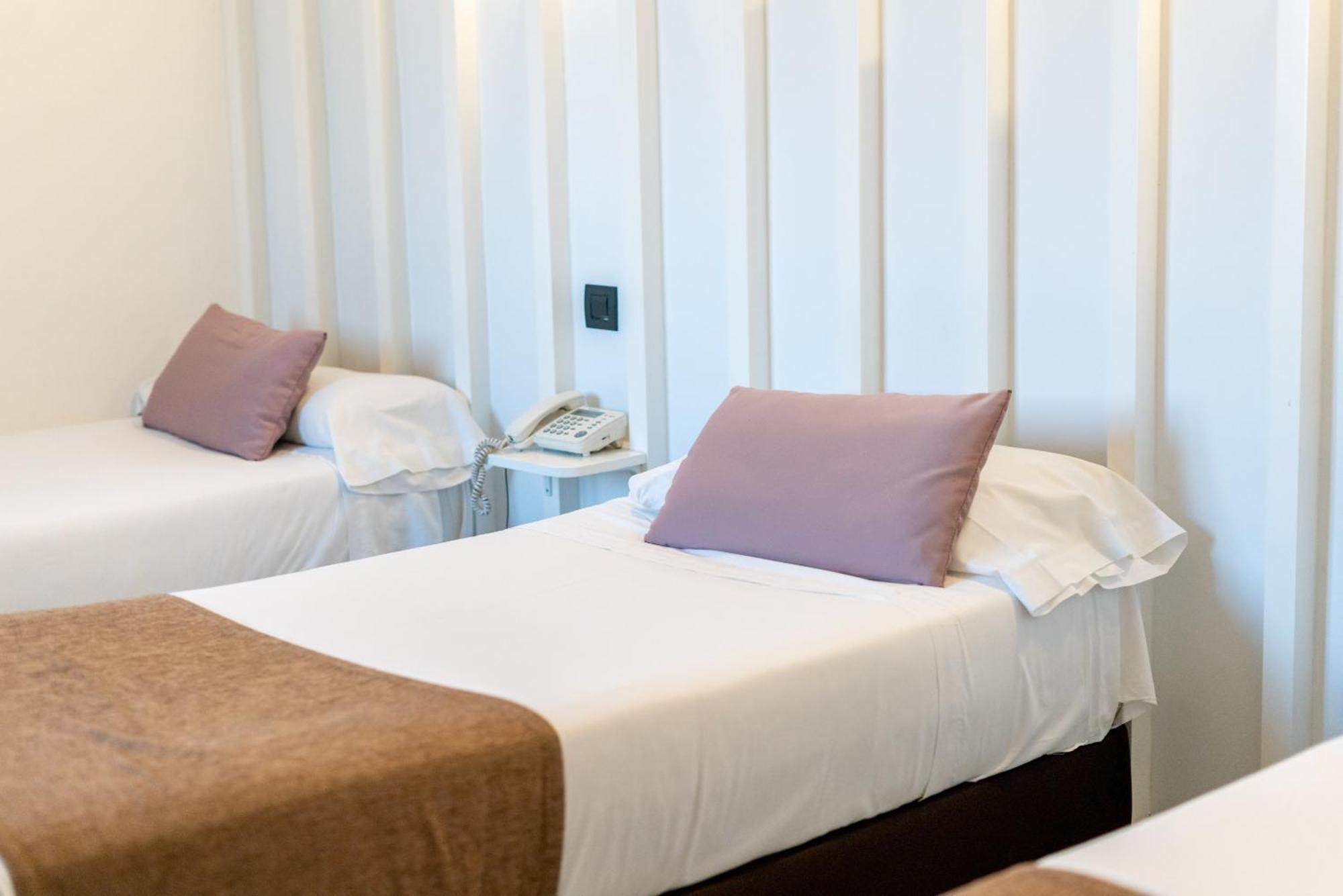 Hostal Gran Via 44 Мадрид Екстериор снимка