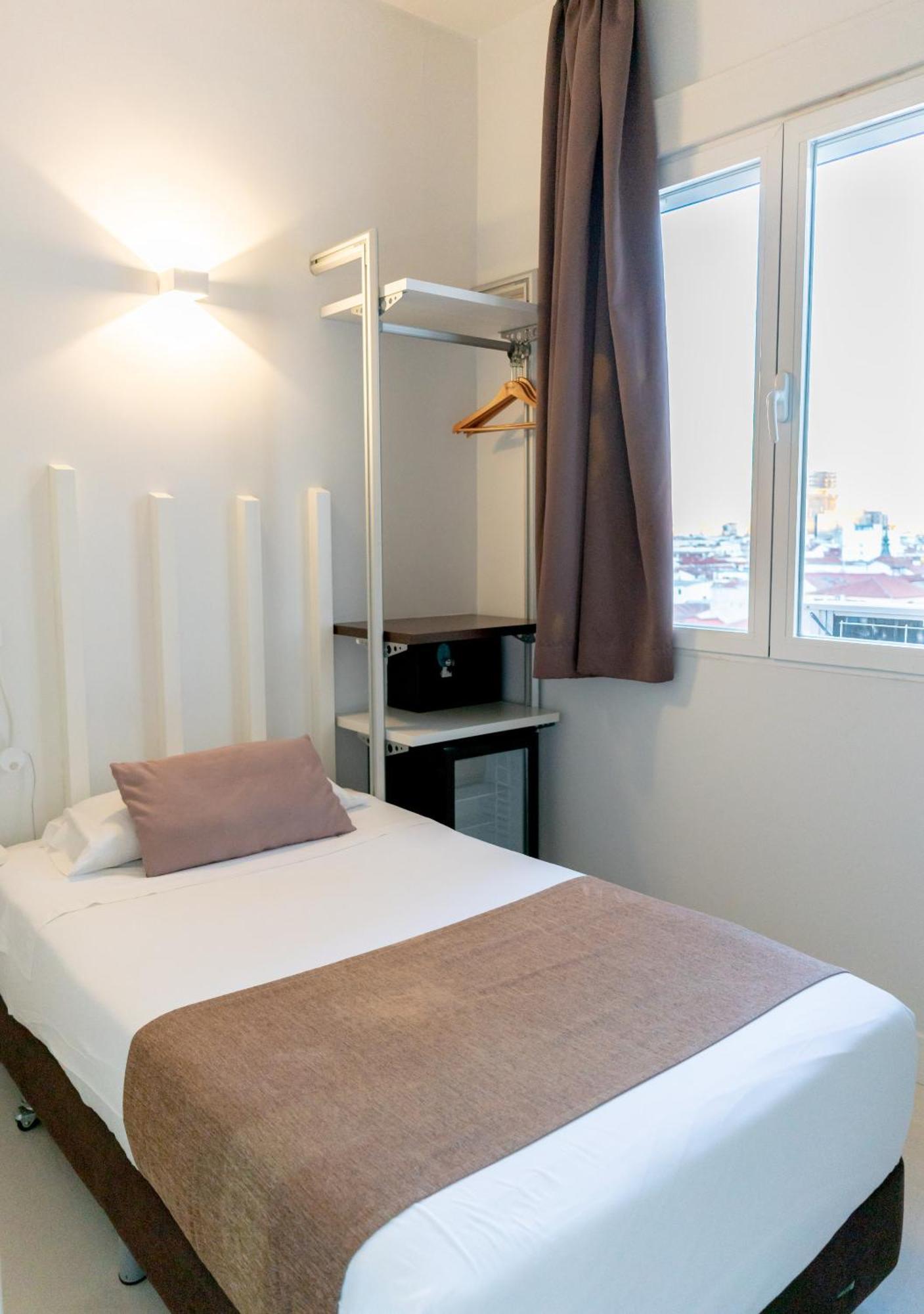 Hostal Gran Via 44 Мадрид Екстериор снимка