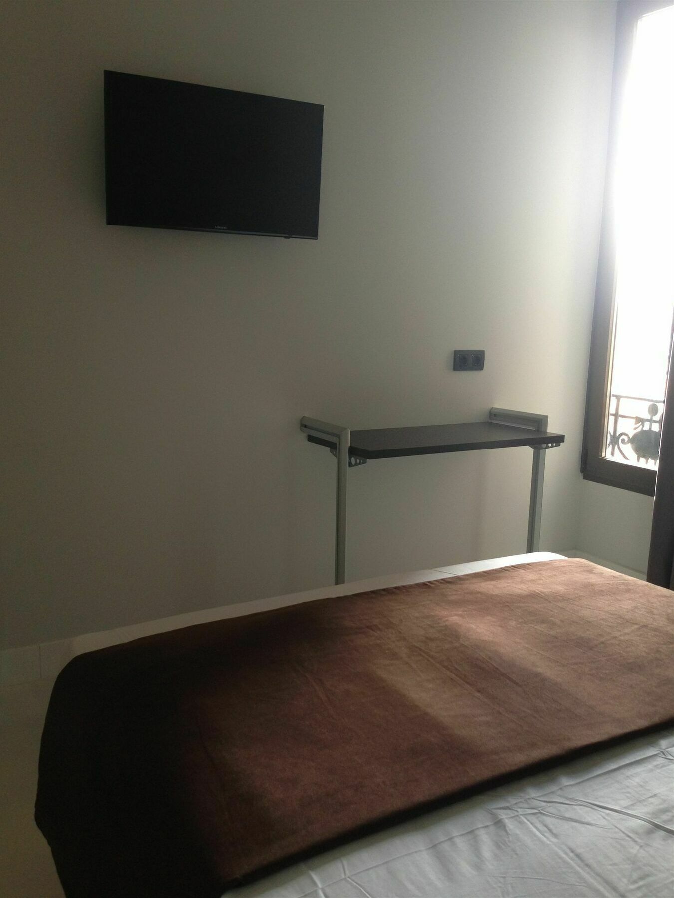 Hostal Gran Via 44 Мадрид Екстериор снимка